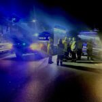 Die stimmungsvolle Szenerie durch das Blaulicht der THW-Einsatzfahrzeuge auf der dunklen und menschenleeren Autobahn trug dazu bei, diese Ausbildungseinheit zu einem besonderen Ereignis für alle Beteiligten zu machen. (Foto: THW/Bastian Bense)