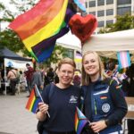 Gemeinsam für Vielfalt und Respekt: Zwei Helferinnen des THW-Ortsverbandes Unna-Schwerte repräsentierten das THW beim ersten Christopher Street Day in Lünen.